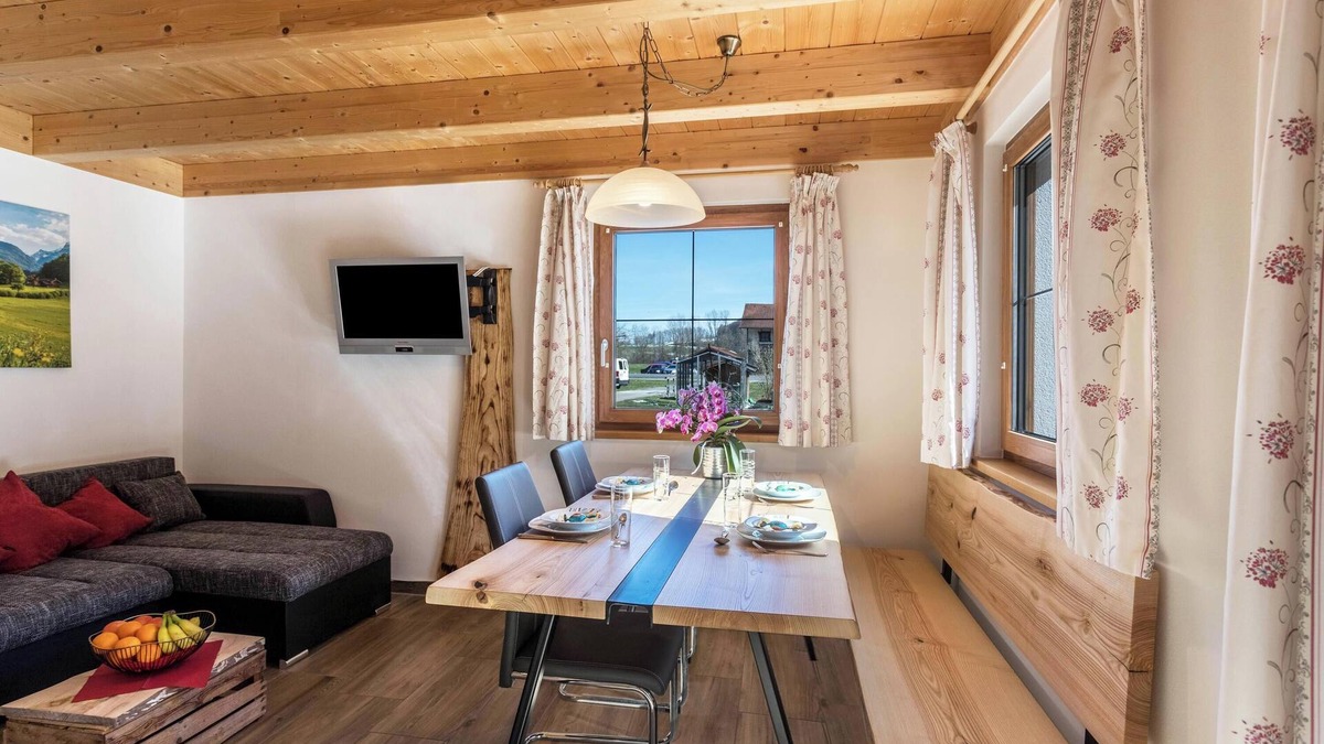 Teisendorf Apartment | Beautiful Vacation Apartment "Rupertiwinkl" with Wi-Fi