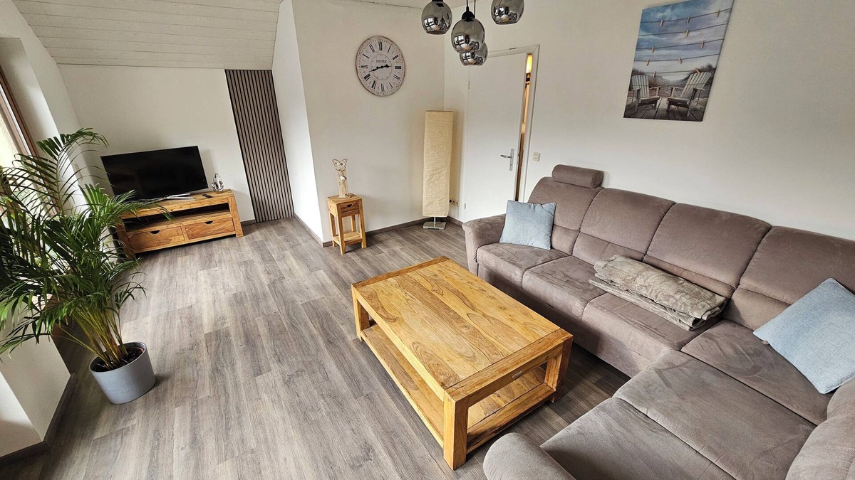 Bad Konig Apartment | Beautiful vacation apartment on the edge of the forest with three bedrooms.