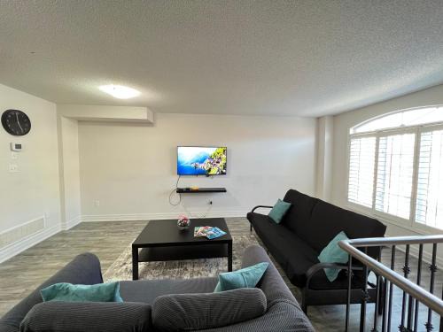 Meadowvale Village House | Beautiful Vacation Home near Toronto Airport