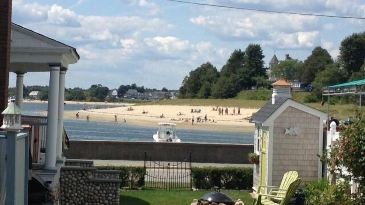 Buzzards Bay Apartment | Beautiful Victorian Carriage House w/Prvt Beach.