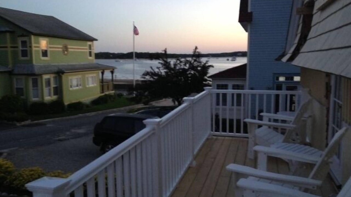 Buzzards Bay Apartment | Beautiful Victorian Carriage House w/Private Beach. Special Sun-Fri!