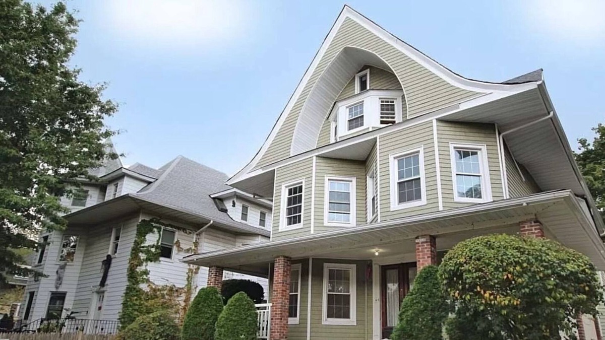 Ditmas Park Villa | Beautiful Victorian House NYC!! entire first floor