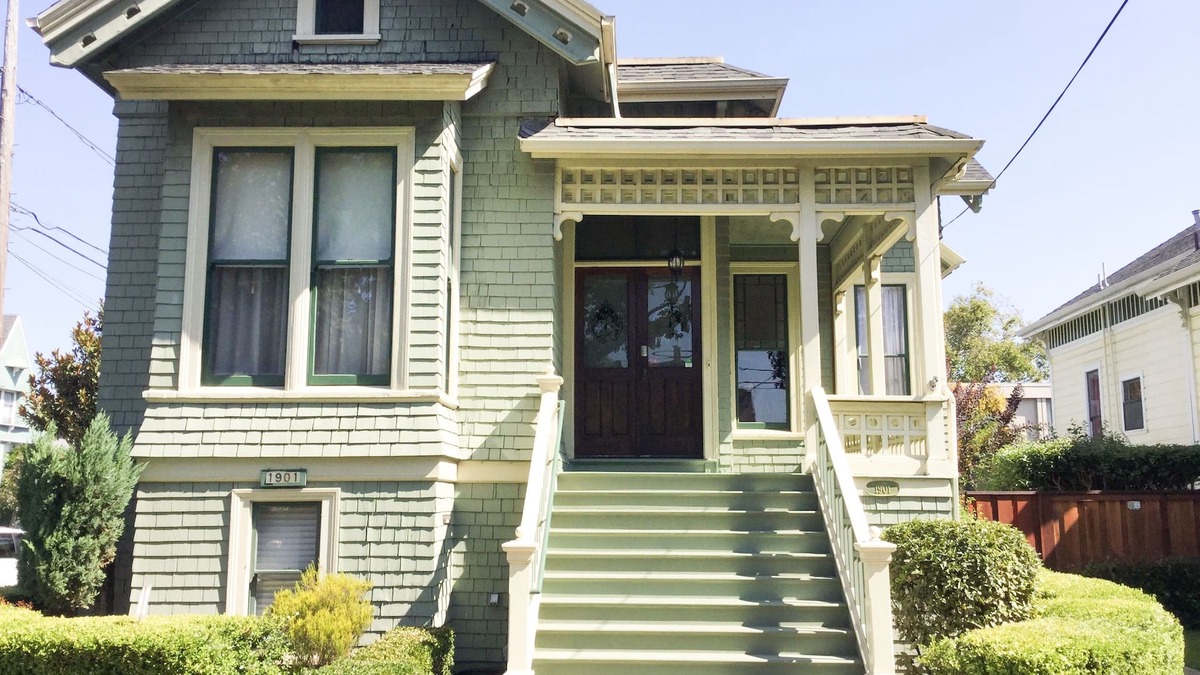 Alameda House | Beautiful Victorian Home- In the heart of Alameda. Minutes from San Francisco