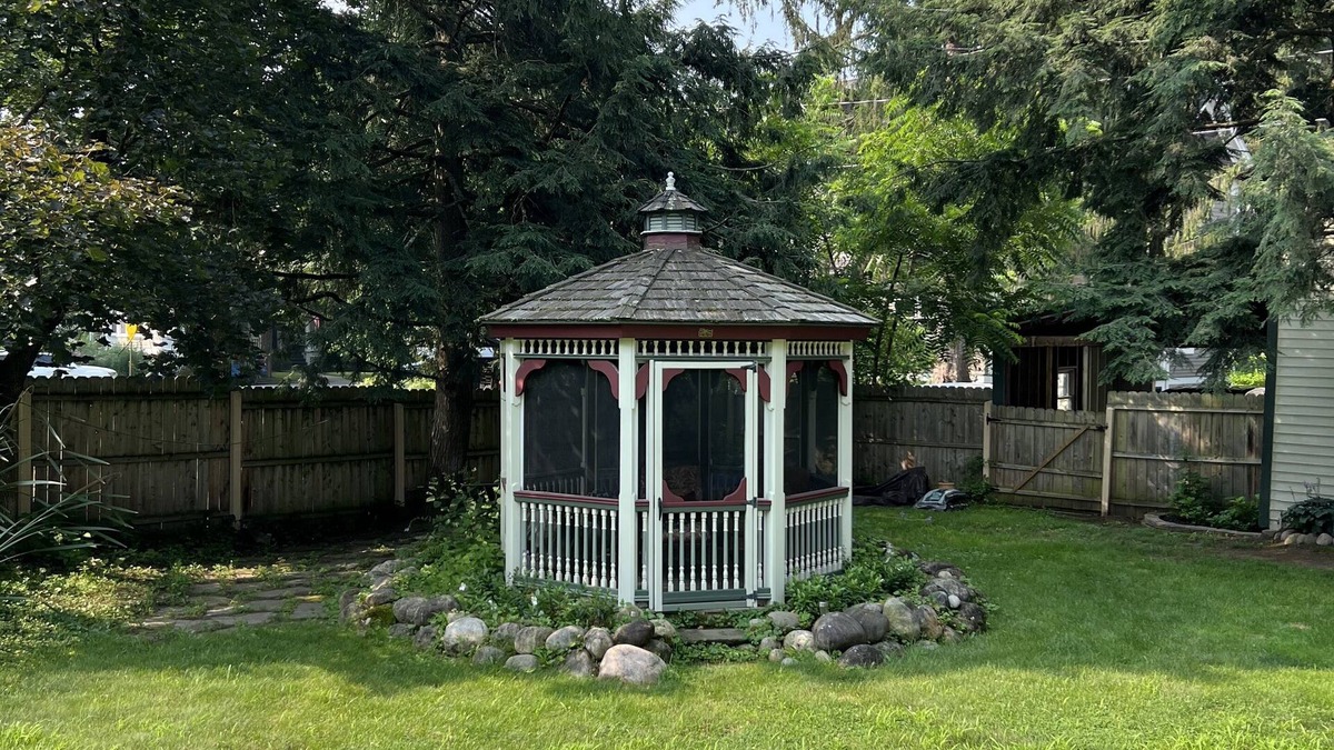 Glens Falls Apartment | Beautiful,Victorian Apt ,very close to downtown for travel nurses and temps
