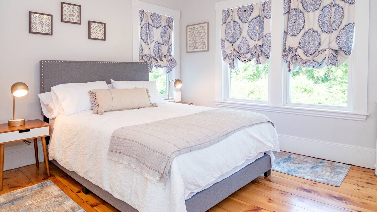 Ipswich Apartment | Beautiful Victorian with Modern Flare close to Town, Train & Beach