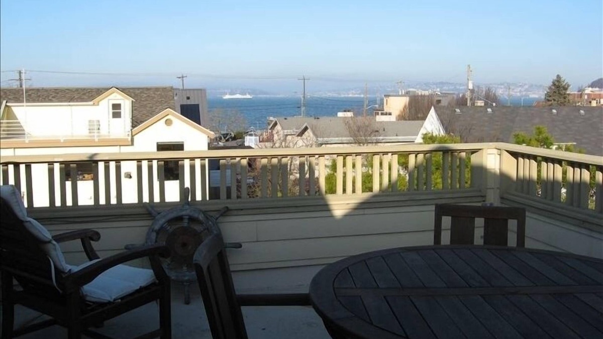 Alki House | Beautiful View Home Alki Beach-West Seattle - 3 bed,3 baths