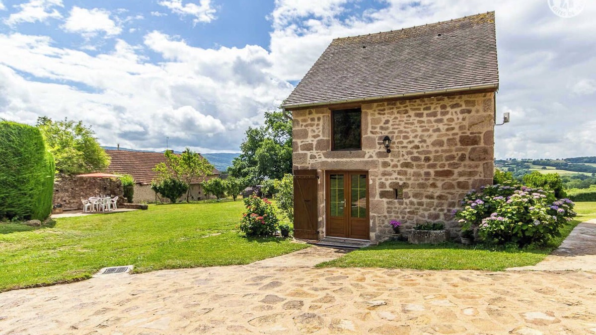 Mesvres House | Beautiful view of Les Angles