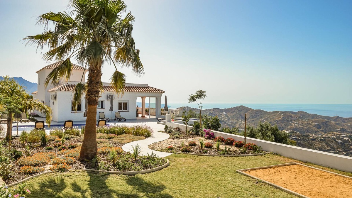 Torrox Villa | Beautiful view, up to 12 p., heated pool & relax pool, panorama, wifi, airco.