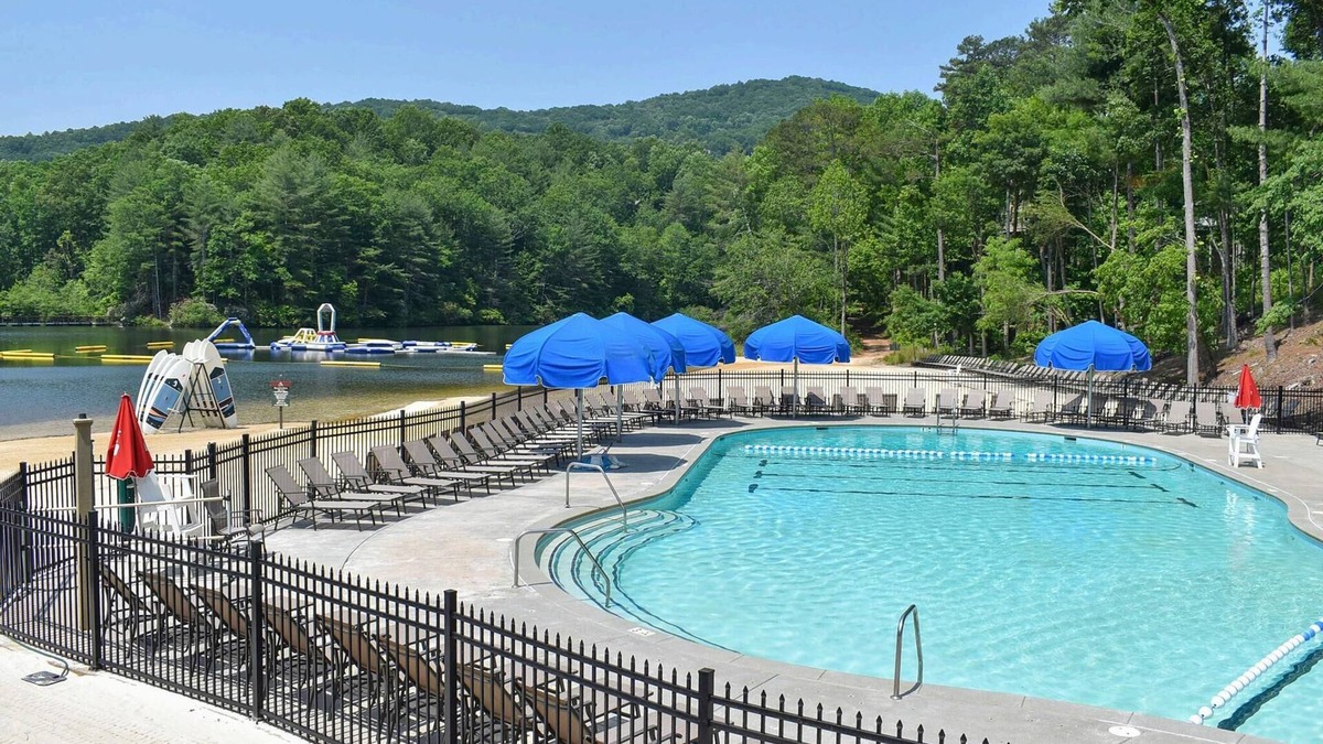 Big Canoe Cabin | Beautiful Views, Arcade, Shuffleboard, Pinball, 4BR 3BA - 3 King Beds