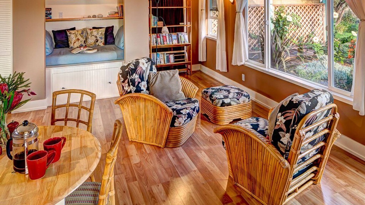 Kamuela Cottage | Beautiful Views. Close to Beach + Close to Waimea Town.