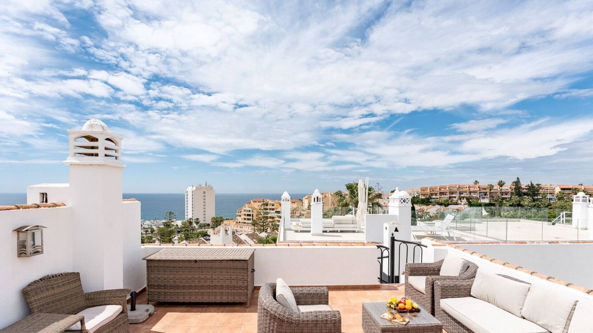 Torrequebrada Ski Chalet | Beautiful views family townhouse steps from the BEACH
