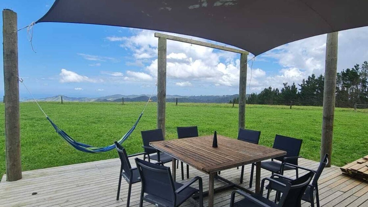 Helena Bay House | Beautiful views in a quiet country side, 5 mins to the beach.
