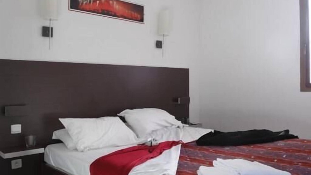 Carcassonne Hotel | Beautiful Views in the South of France! 2 Comfortable Units! Parking Available!