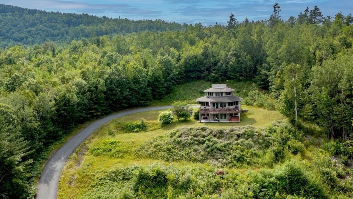 Easton Cabin | Beautiful Views! Next to Cannon Mountain & Franconia Notch.
