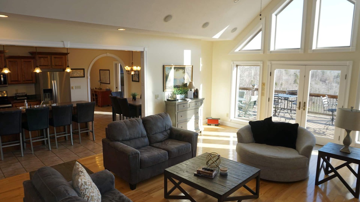Albany House | Beautiful Views of Dale Hollow Lake, 5 bedroom, sleeps 15