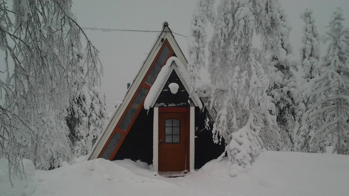 Ylitornio Cottage | Beautiful views on top of the hill,Ski trails with lights Sledding hill for kids