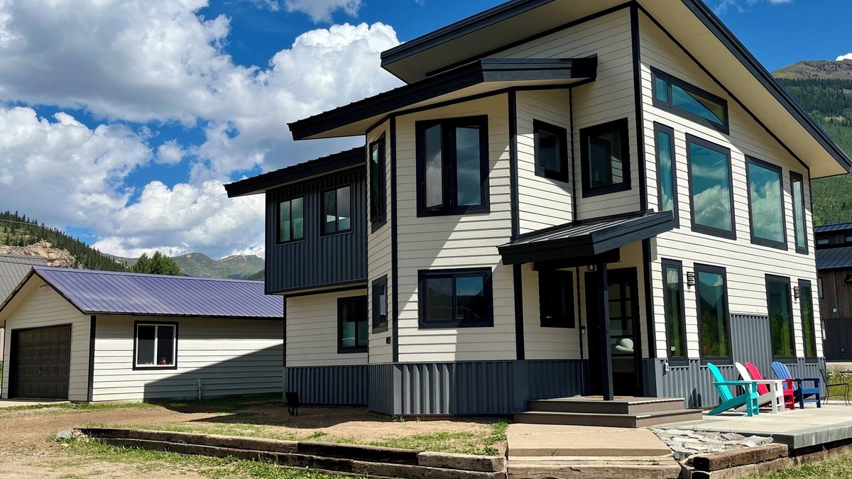 Silverton House | Beautiful Views on the Animas river in Silverton