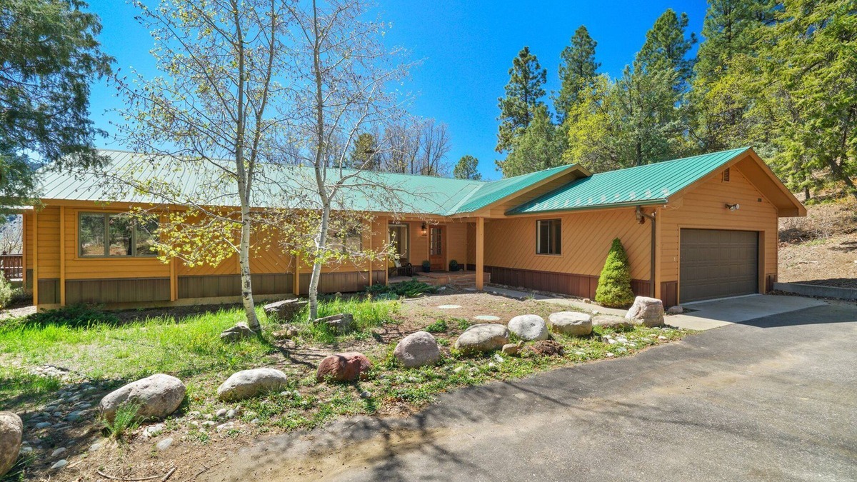 Hermosa House | Beautiful Views, Private Road, Close to Hot Spring!