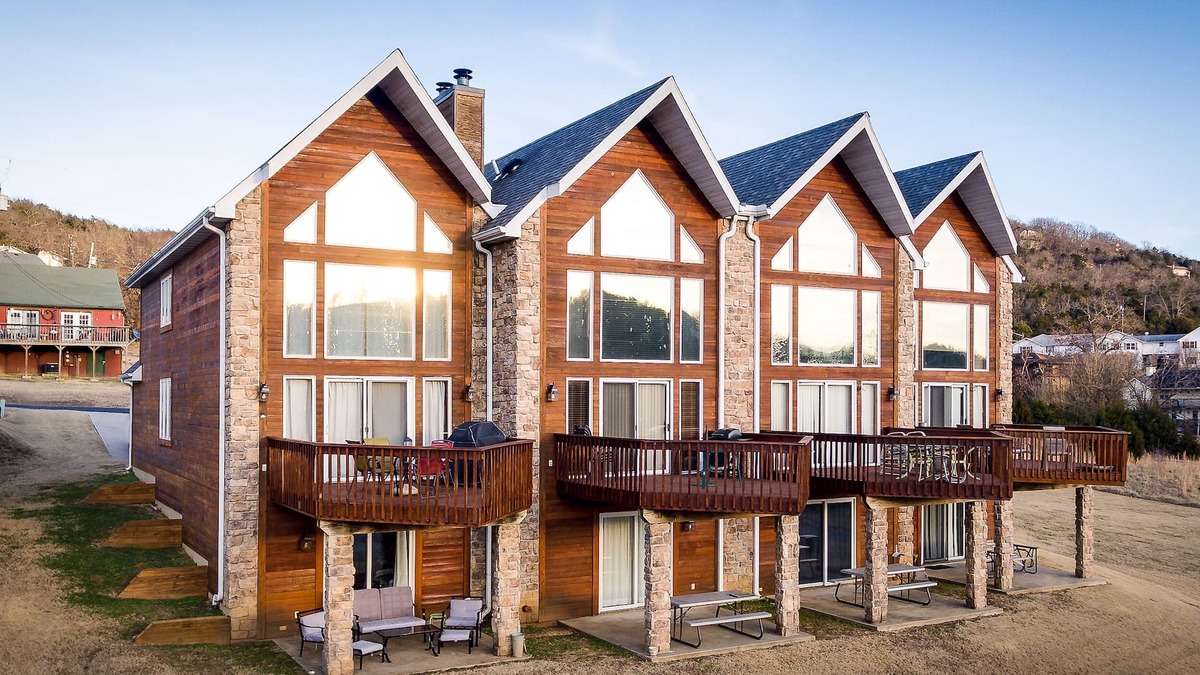 Holiday Island Condo | Beautiful Views, Starry Nights, Walking Distances to Marina