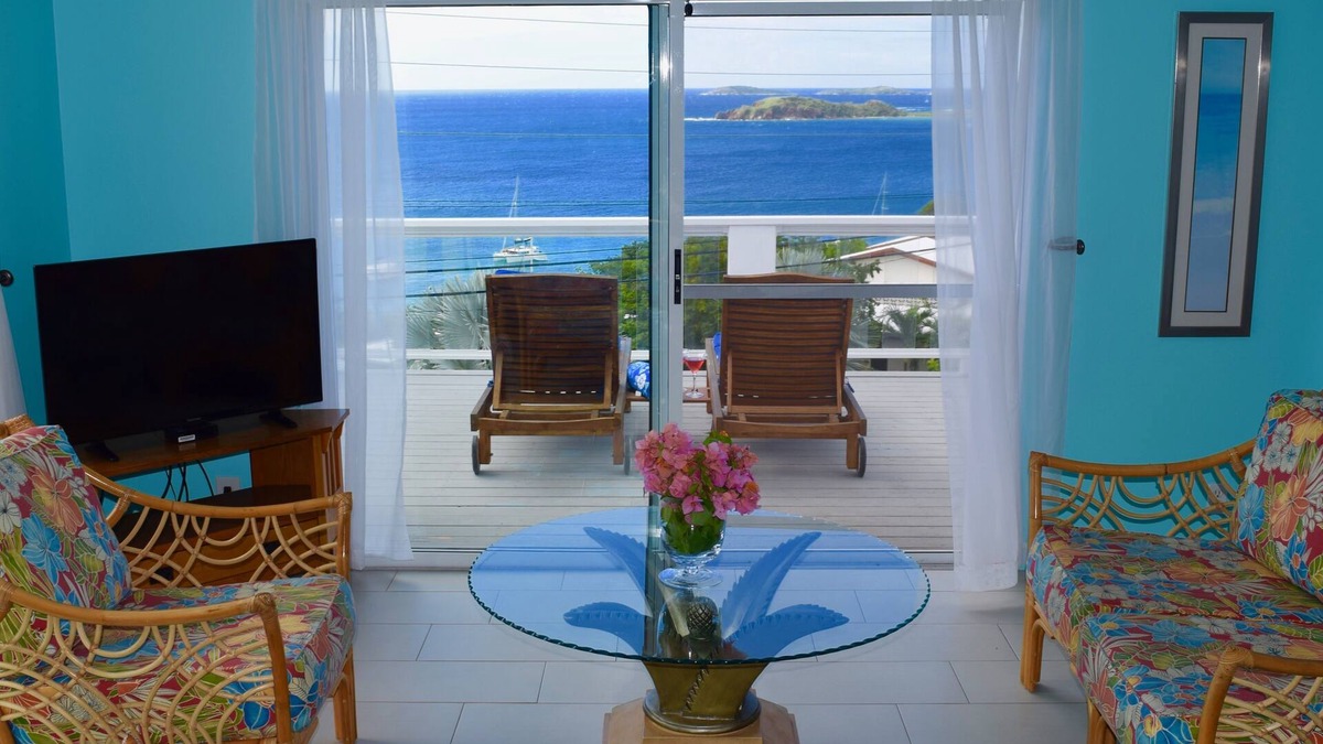 Nazareth House | Beautiful views, walk to Secret Harbour Beach