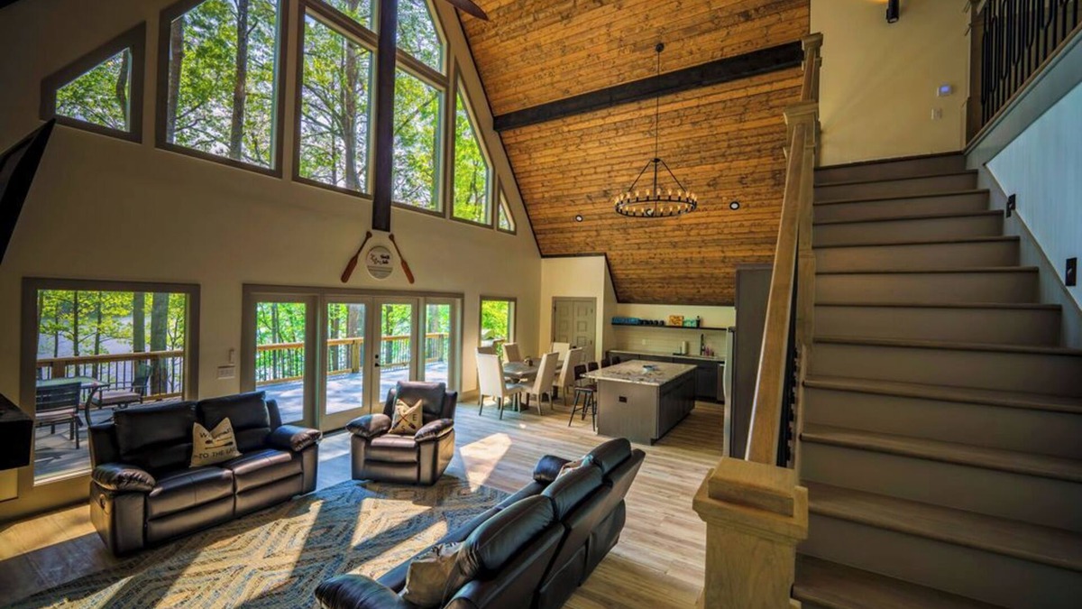 Logan Cabin | Beautiful views with lake access and zero stairs to the water!