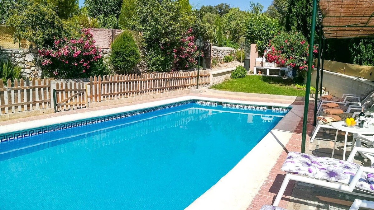 Montefrio Villa | Beautiful villa on private land with olive and fruit trees