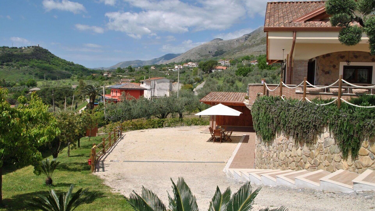 Spigno Saturnia Villa | Beautiful villa for 4 people with TV, pets allowed and parking