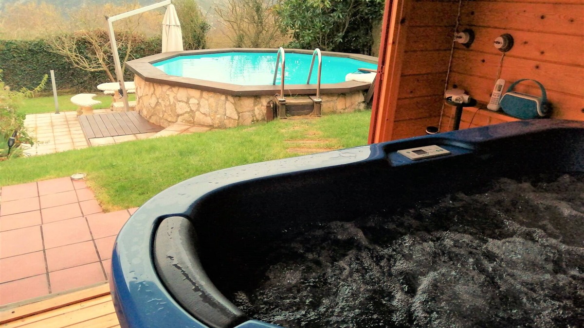Valdemora Villa | Beautiful villa 5 min from Oviedo with big hot tub and garden