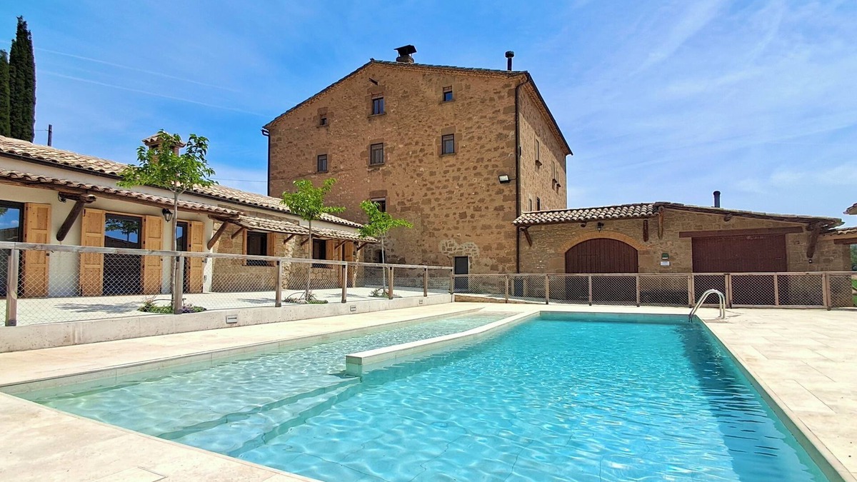 Biosca Villa | Beautiful Villa + Annex combine for 12 bedrooms and a Private Pool