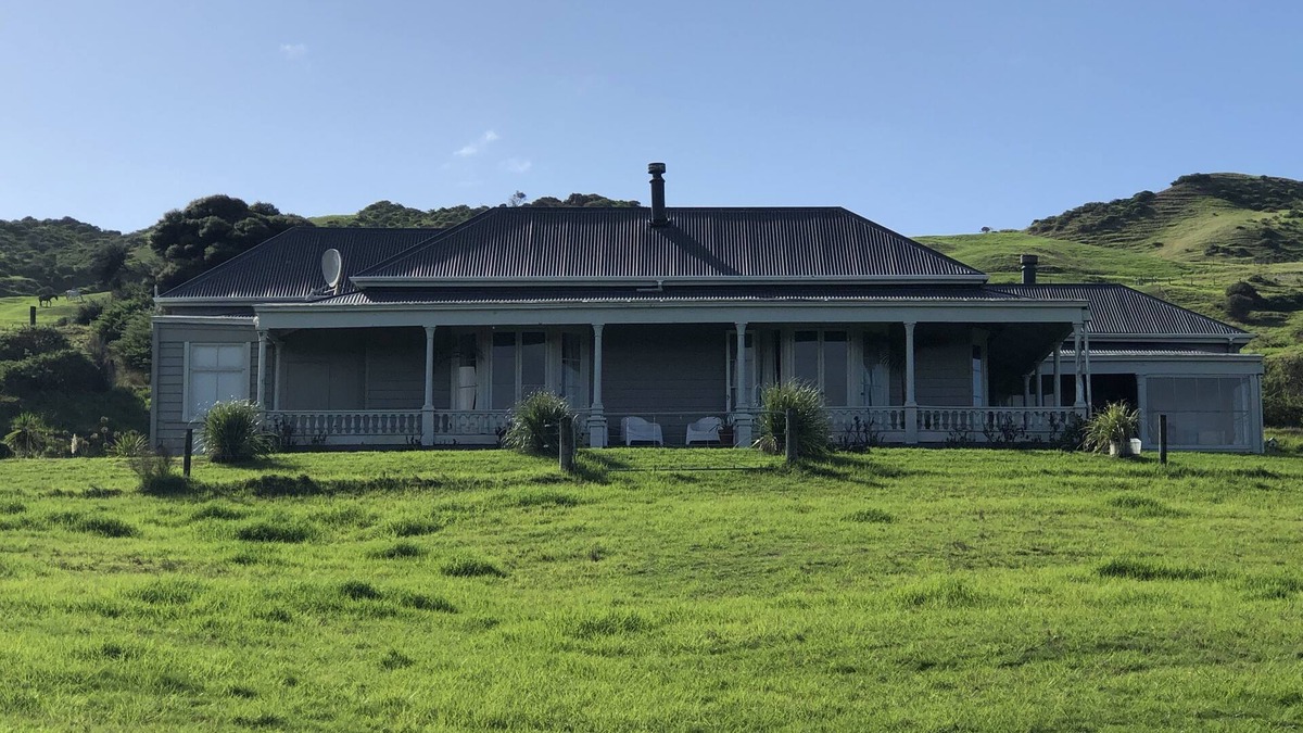 South Head House | Beautiful villa by Lake Kereta and Woodhill Forest
