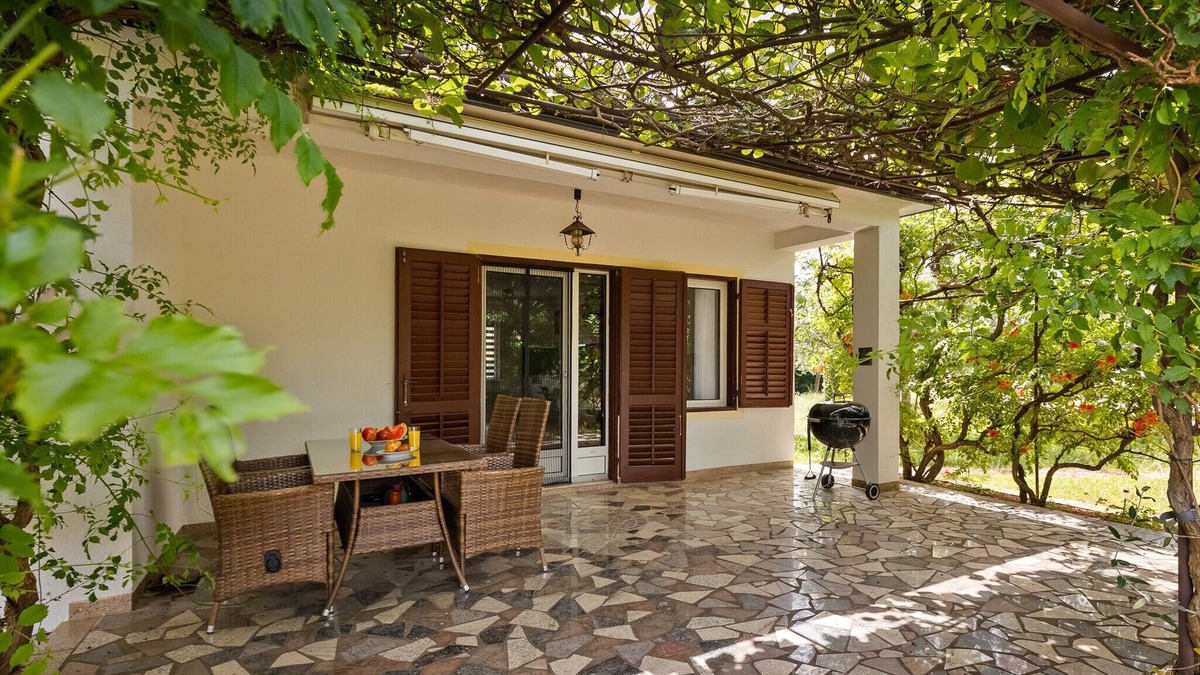 Kadumi Villa | Beautiful Villa Casa Theresa with grill in Porec