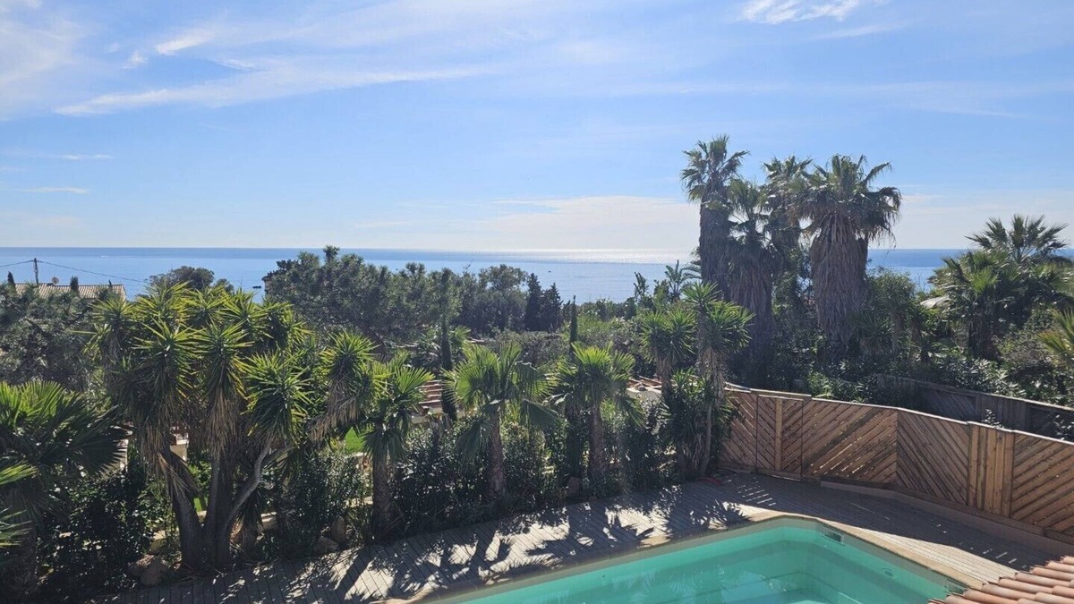 Antheor Villa | Beautiful villa for 10 people, large swimming pool, air con, close to the sea