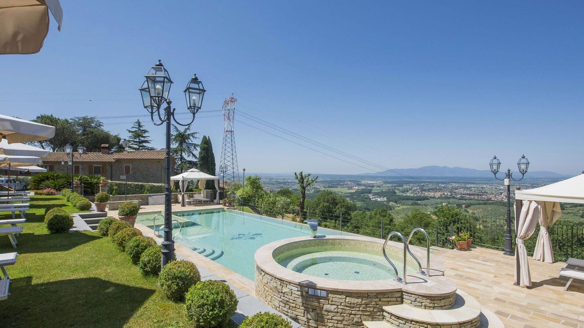 Giugnano Villa | Beautiful villa for 5 guests with WIFI, A/C, pool, TV, panoramic view and parking