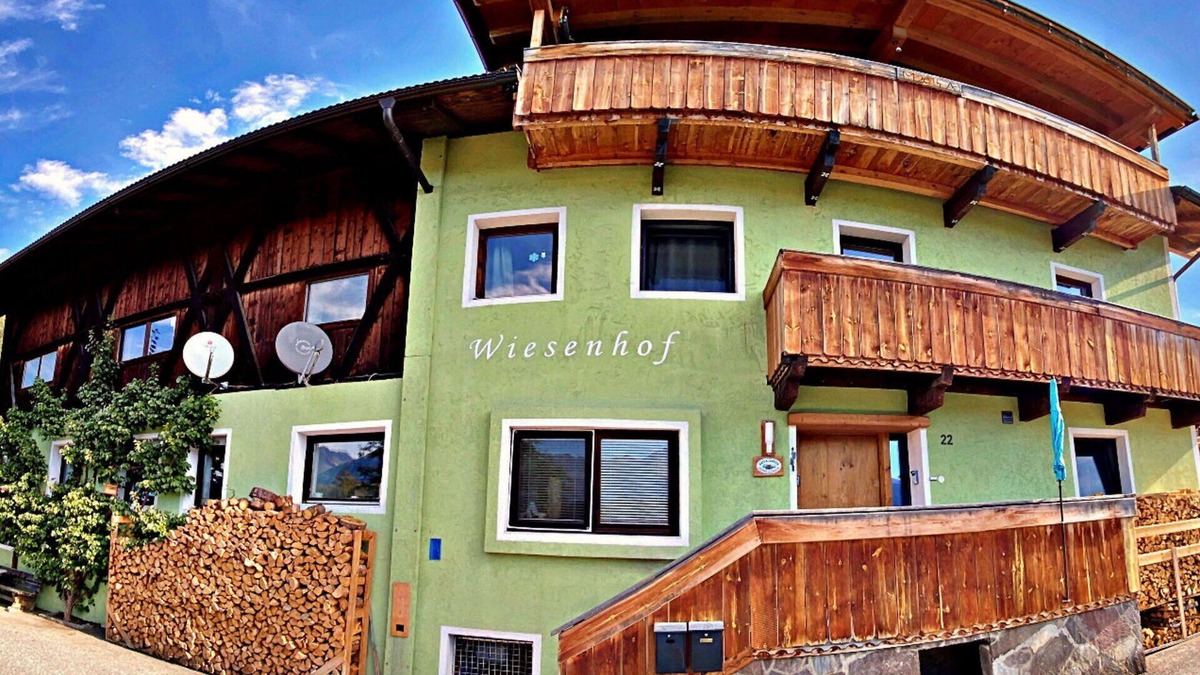 Leithen Villa | Beautiful villa for 4 guests with WIFI, TV and balcony