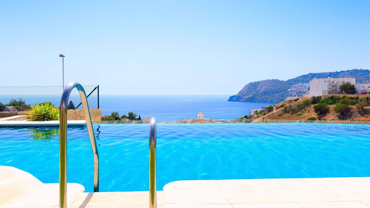 Almunecar House | Beautiful villa for 8 guests with WIFI, A/C, pool, TV, patio and panoramic view