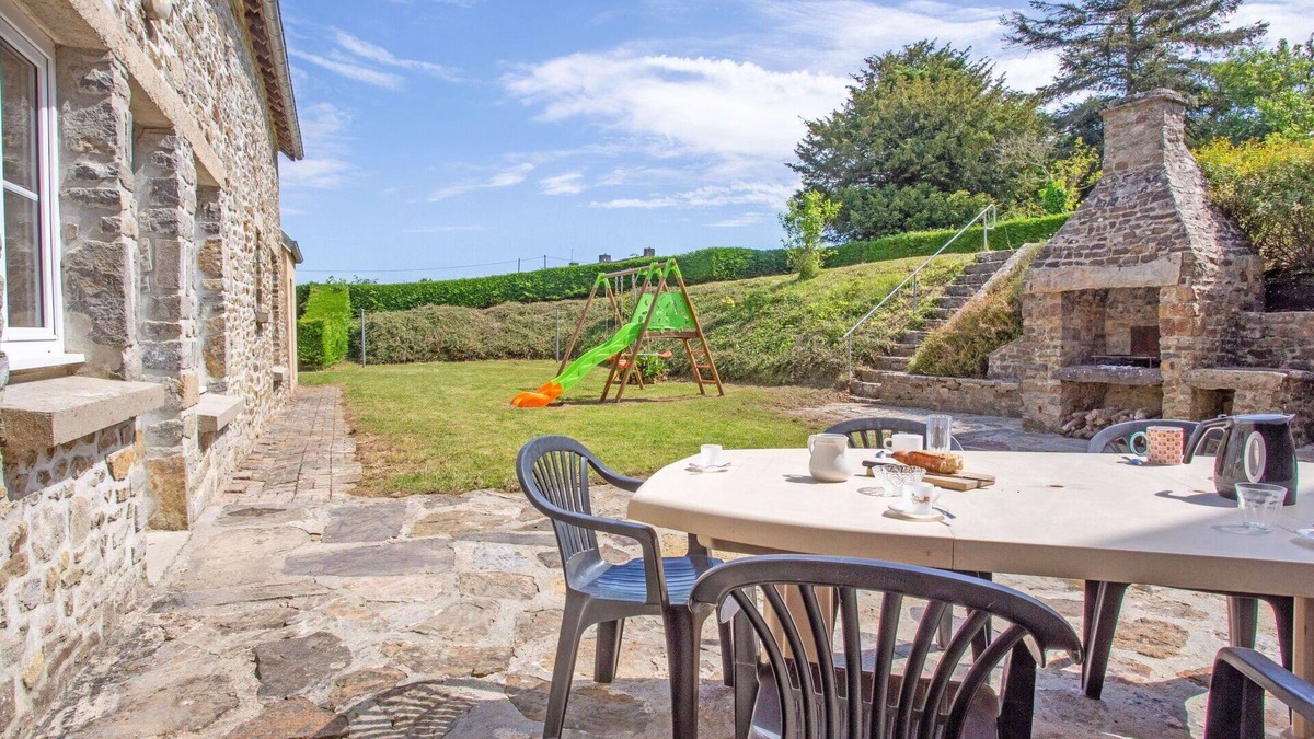 Portbail House | Beautiful villa for 6 people with WIFI, TV, terrace, pets allowed and parking