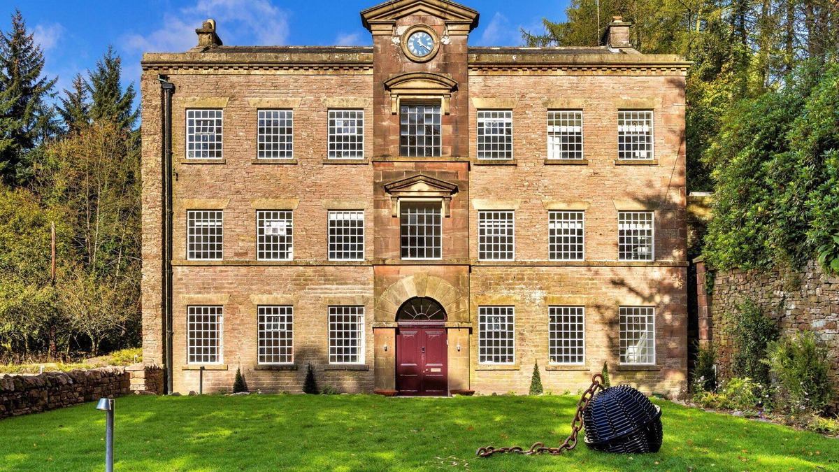 Macclesfield House | Beautiful villa for 19 guests with private pool, WIFI, hot tub, terrace and parking