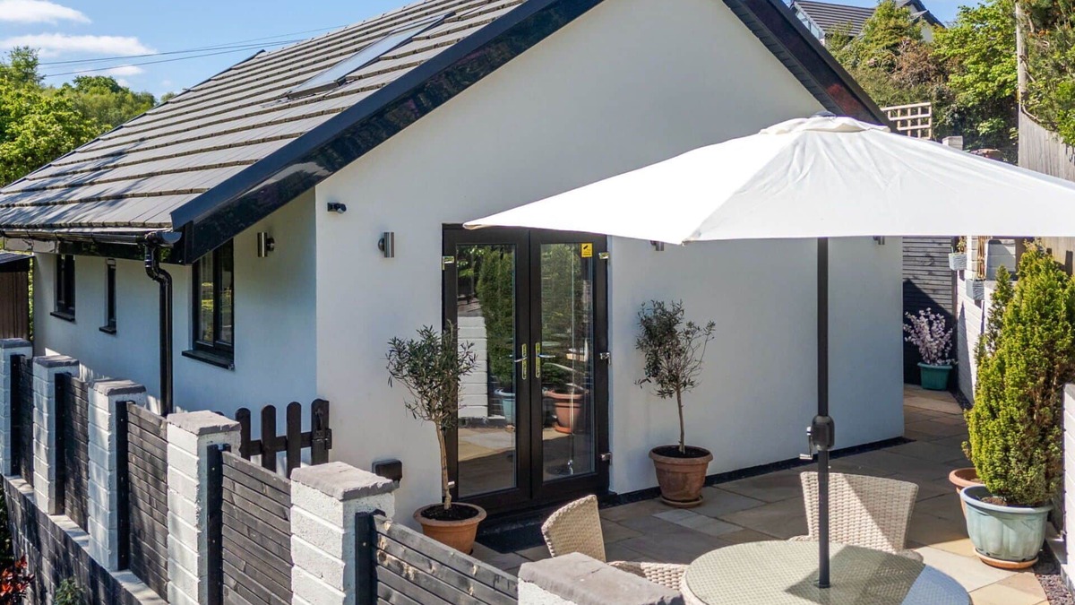Newbridge House | Beautiful villa for 4 people with WIFI, terrace, pets allowed and parking