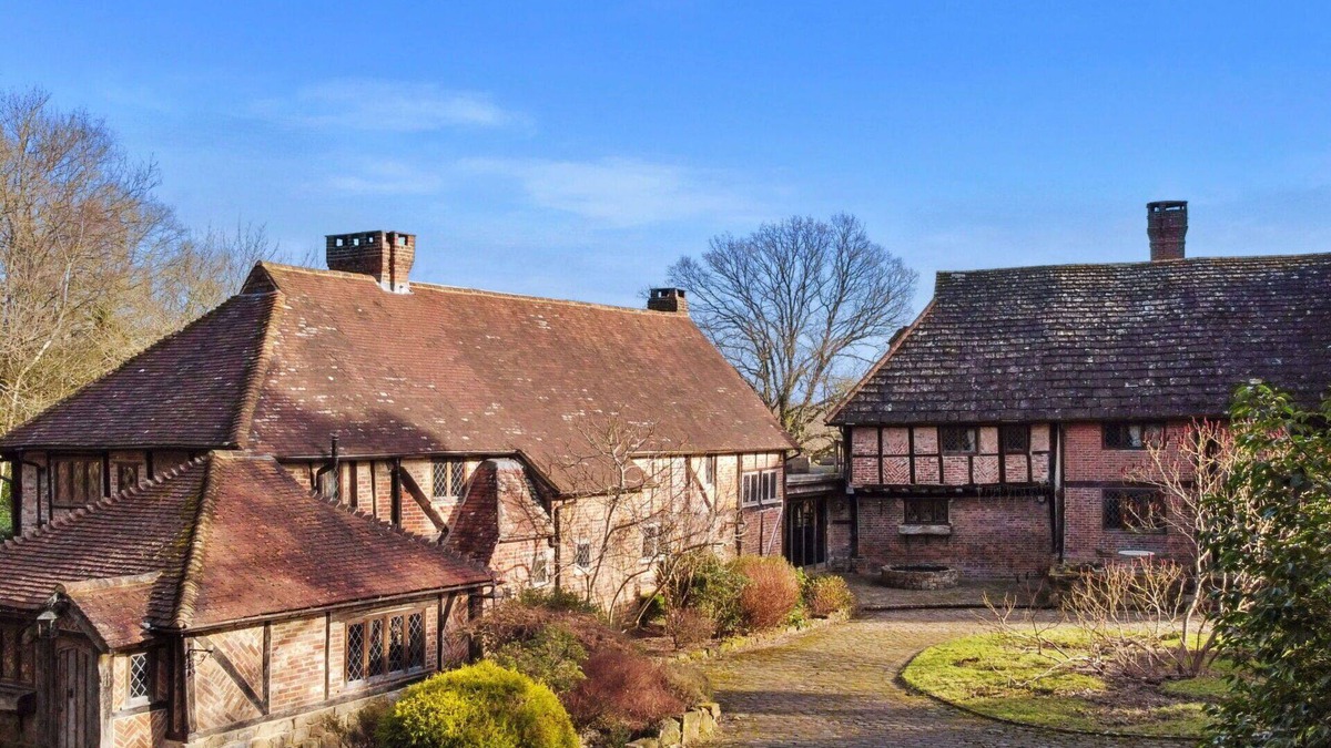 Crawley Down House | Beautiful villa for 6 people with WIFI, hot tub, TV and parking