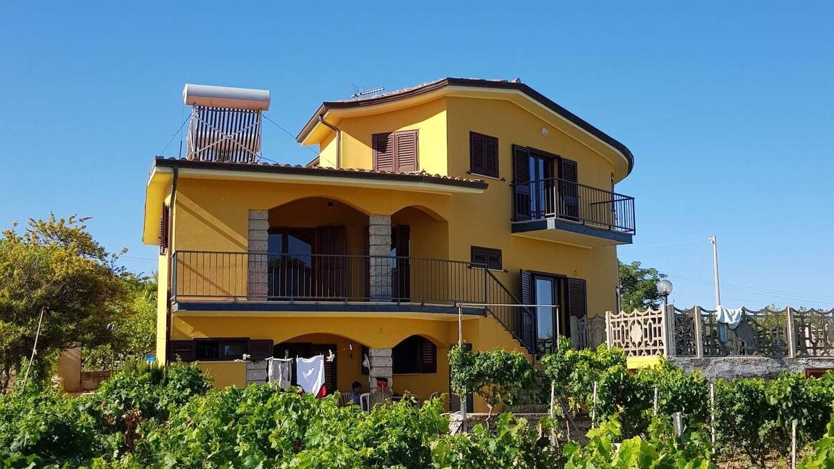 Magomadas Apartment | Beautiful villa in the middle vineyard.