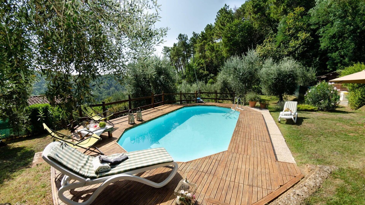 Massa e Cozzile Villa | Beautiful villa for 5 people with WIFI, private pool, TV, veranda, pets allowed and parking