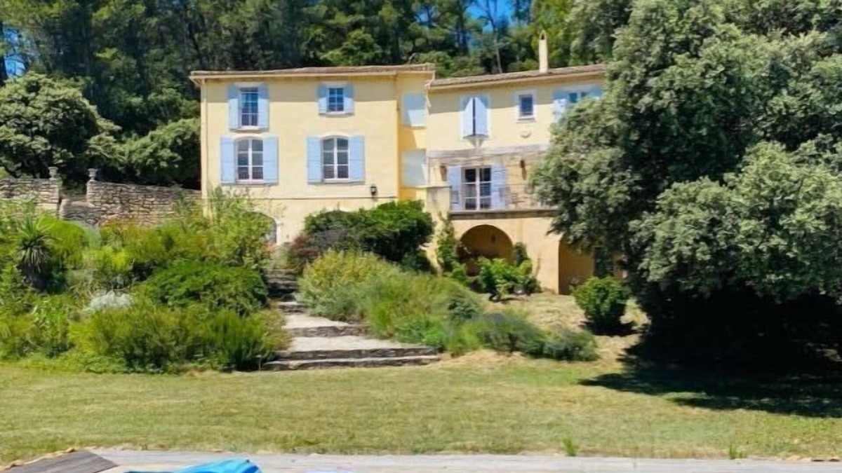 Sauveterre Villa | Beautiful villa near Avignon with a view of Mont Ventoux