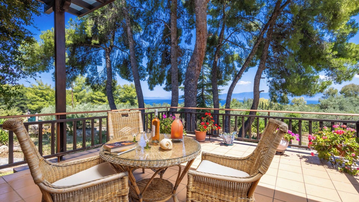 Lokroi House | Beautiful Villa near the beach for family and groups- Mikrovivos Country House