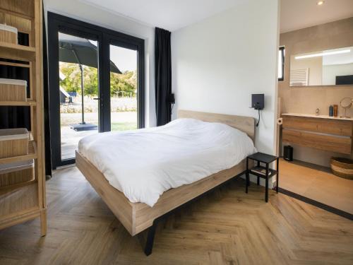 Sint Nicolaasga Villa | Beautiful villa on the water in Friesland