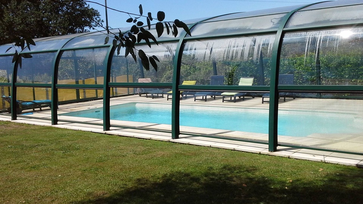 Erdeven Villa | Beautiful villa, porch, terrace, heated swimming pool solar shower