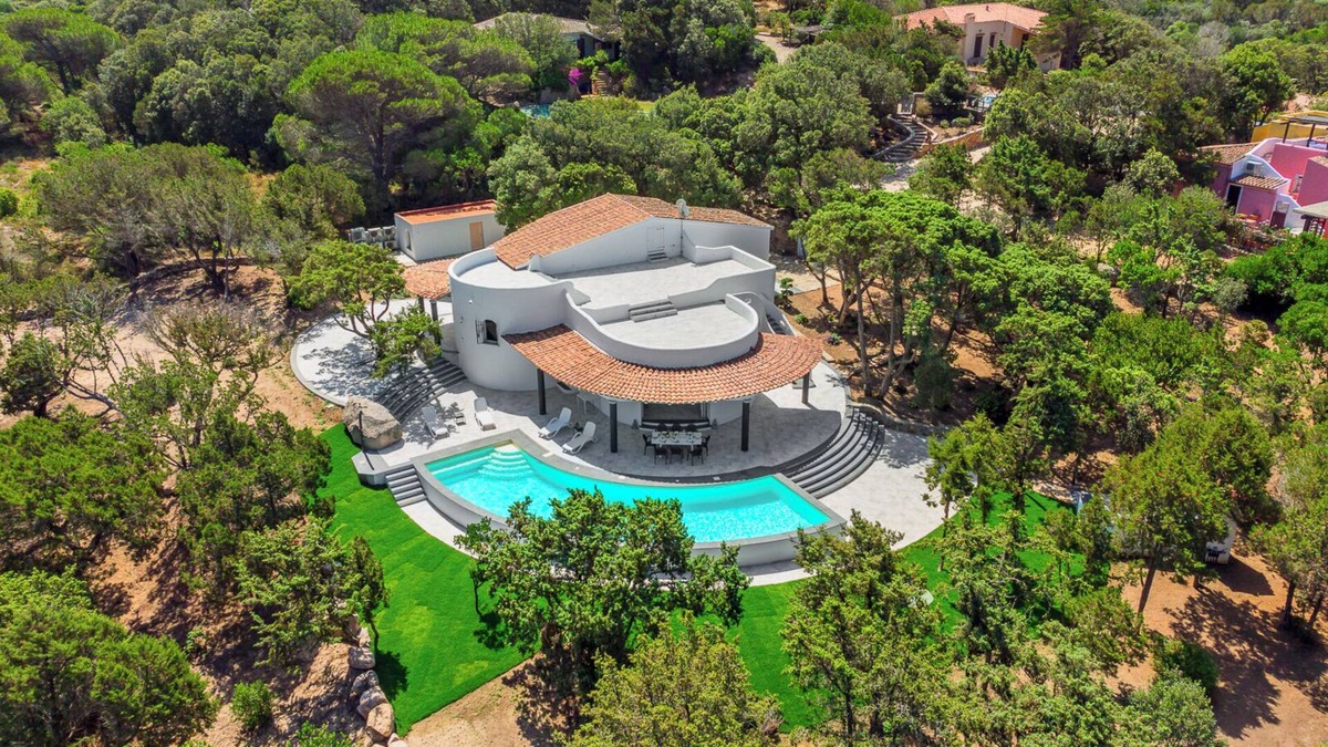 Rena Majore Villa | BEAUTIFUL VILLA SURROUNDED BY JUNIPER TREES 800 METERS FROM THE SEA