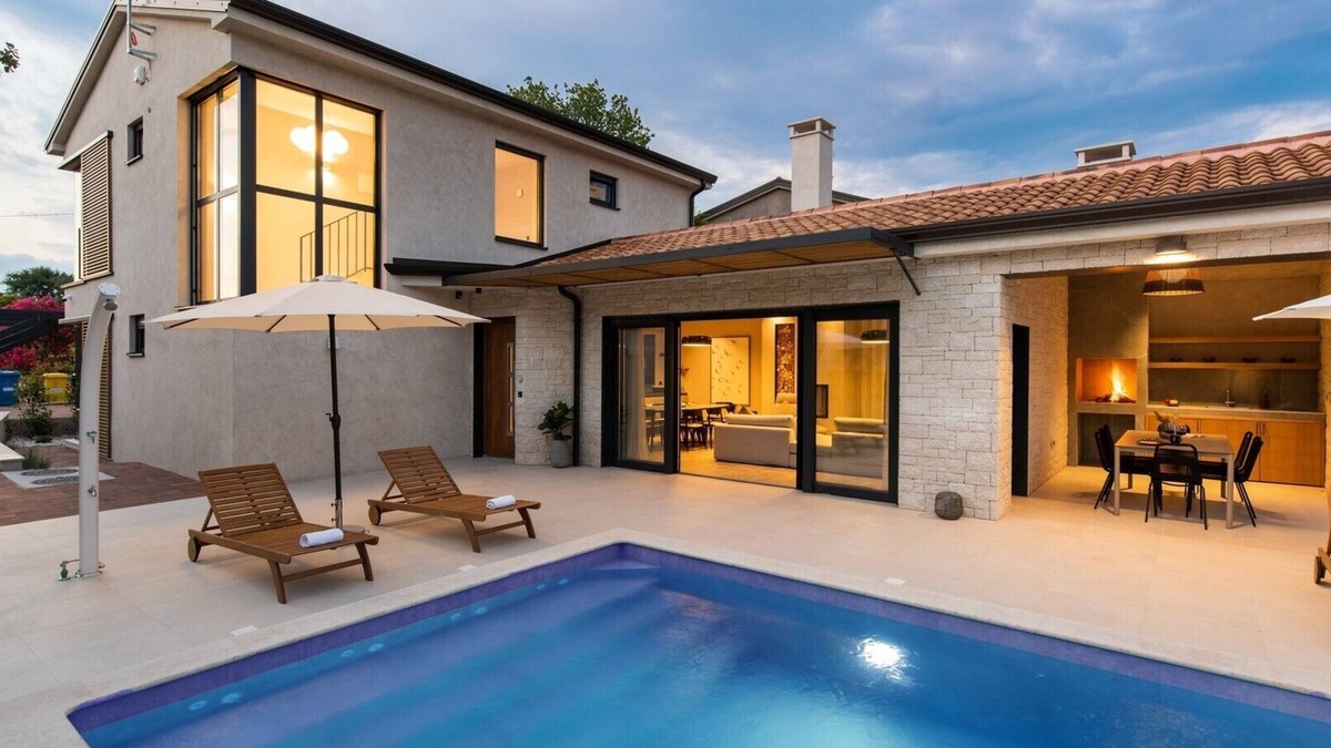 Kadumi Villa | Beautiful Villa Ursaria with pool, jacuzzi and sauna