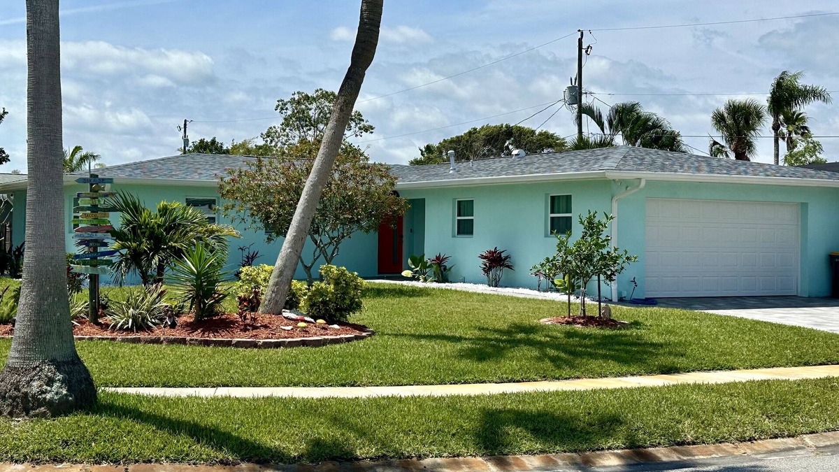 Indian Harbour Beach House | Beautiful Villa Serena with Pool 3 beds 2 baths Sleep 6