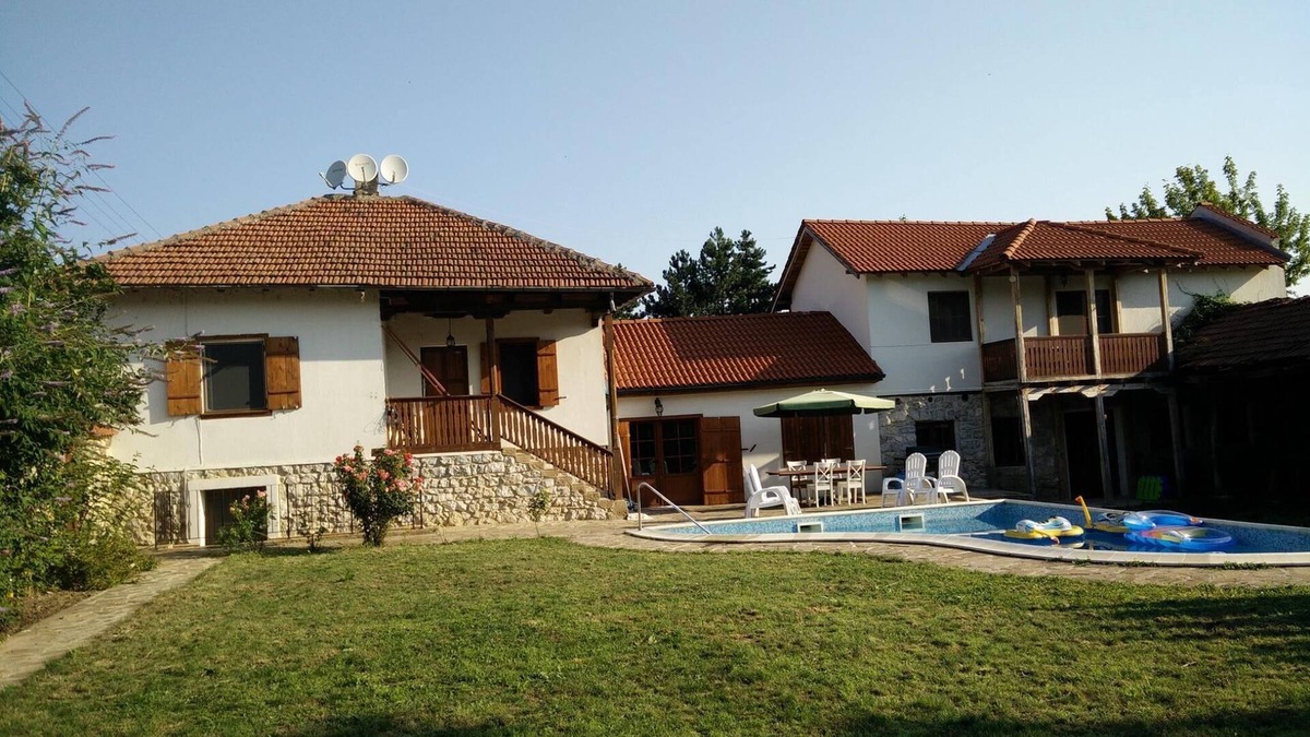 Suhindol Villa | Beautiful villa with pool in Gorsko Kosovo