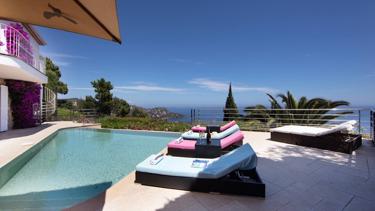 Espero-Pax Villa | Beautiful Villa with Sea View
